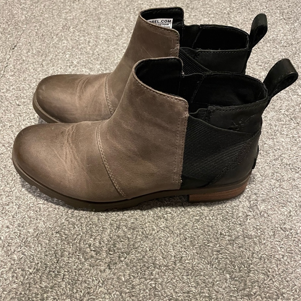 Sorel Women's Emelie Chelsea Boot size 6.5 women